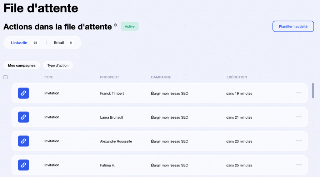 Interface de la file d'attente des actions en cours d'une campagne Waalaxy